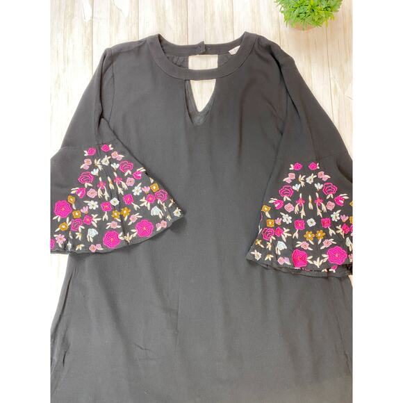 JODIFL Black A-Line Bell Sleeve Dress - Picture 2 of 16